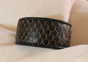 Collar with Fish-Leather ~Sumaika~
