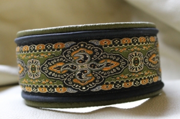 0977b Collar ~Nagual~ black-olive