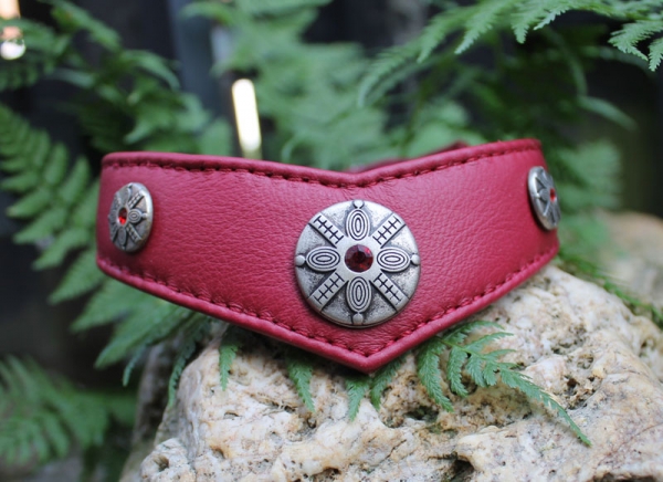 Halsband mit Nieten ~himbeer~ 28-32cm