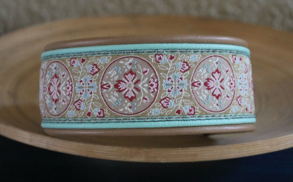 0953b Collar ~Antoinette~ mint-lightbrown 33-38cm