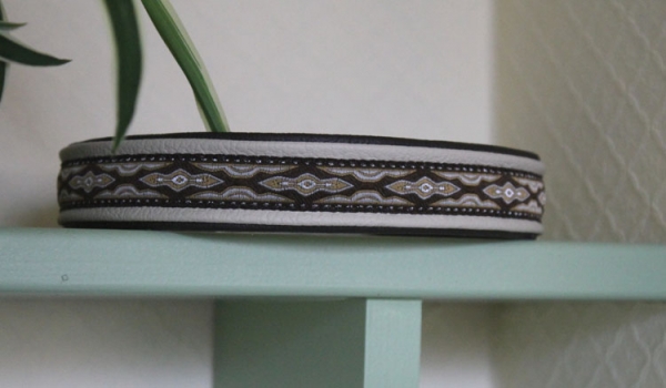 0145d Halsband dunkelbraun-hellbeige