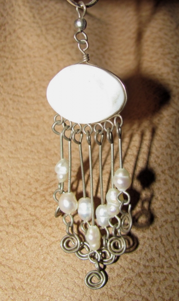 Peruvian Pendant silver-white