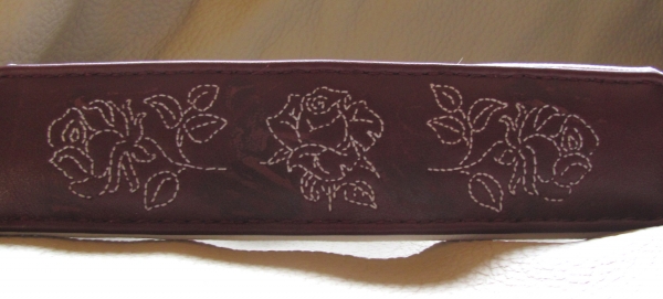 Collar ~Muna~ with individual embroidery