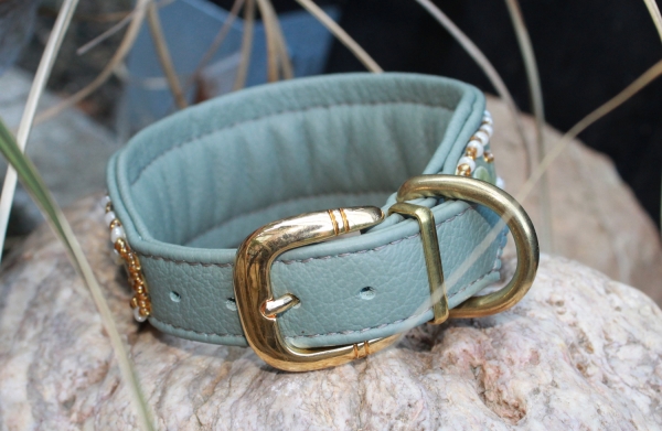 besticktes Halsband graugrün-hellgold  27-31,5cm