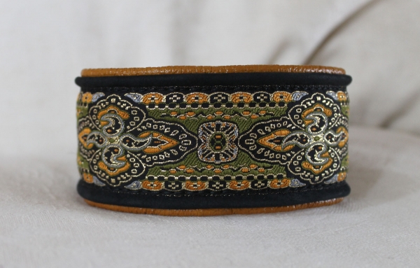 0977b Collar ~Nagual~ black-curry