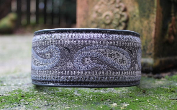 1400m Halsband ~Paisley~ anthrazit